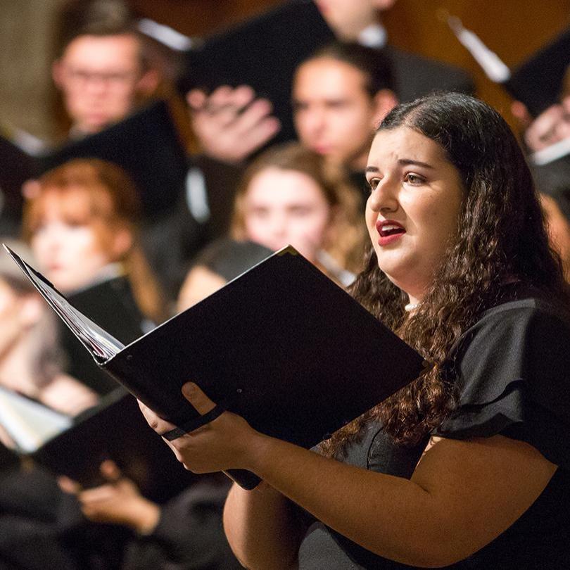 A woman performing with the LMU Consort Singers.